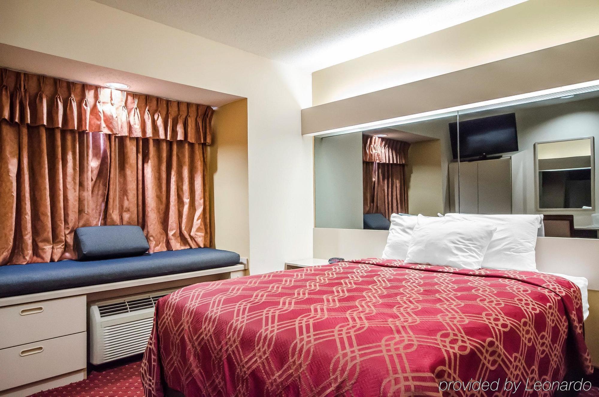 Econo Lodge Inn & Suites Evansville Stevenson Exterior foto